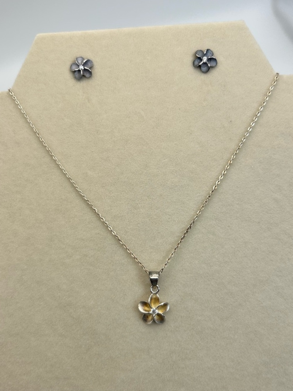 Sterling Silver Plumeria Necklace Earrings Set Stamped 925 Smoky Gray Studs - Picture 6 of 15